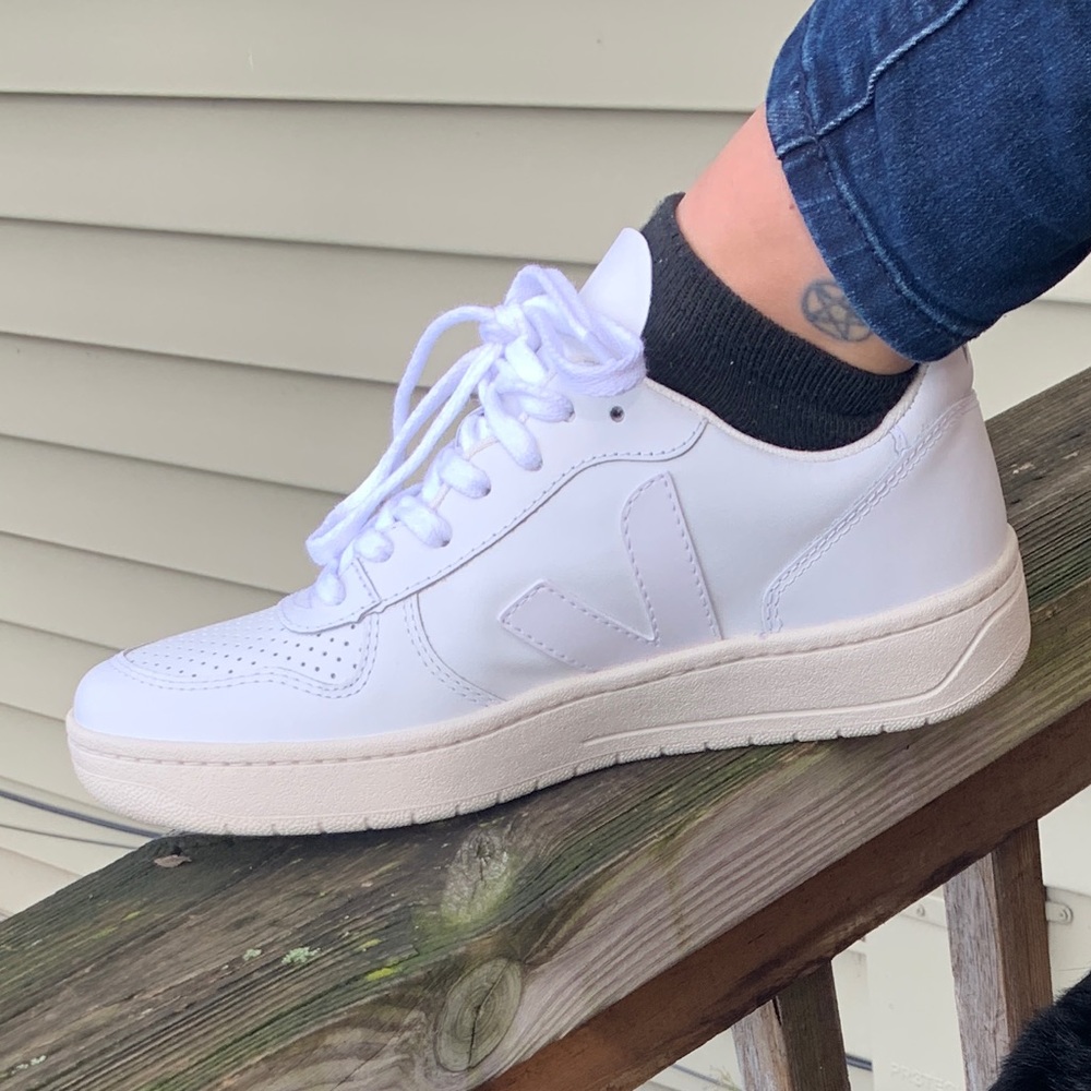 Veja V-10 sneakers!!